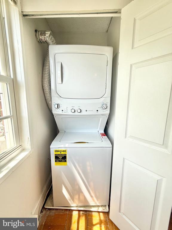 Building Photo - 1706 W Abingdon Dr