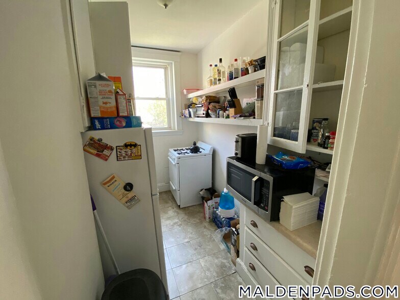 Building Photo - 170 Maple St