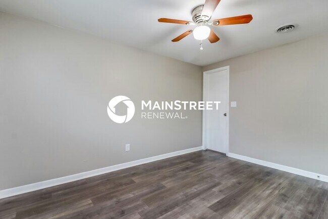 Building Photo - 3 Bedroom Pet-Friendly Home in Lutz, FL wi...