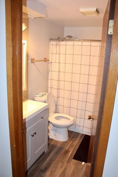 Full Bath Upstairs - 609 Gascoigne Dr