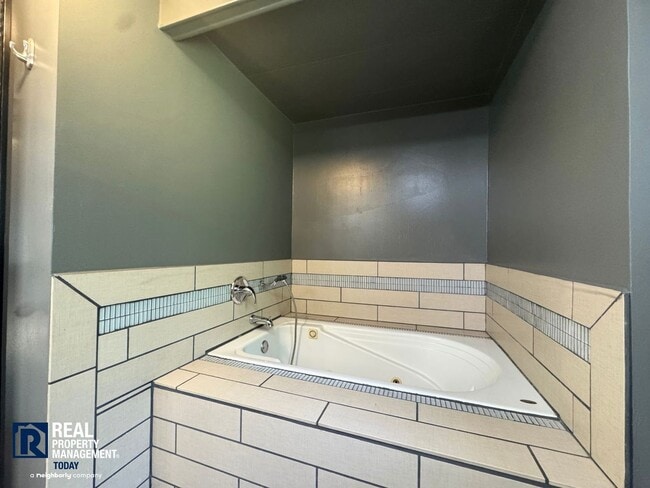 Building Photo - 2 Bed / 2 Bath Home with 4-Car Garage, Large Yard & RV Parking in Graham!