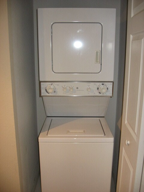 Building Photo - Cypress Landing 8205