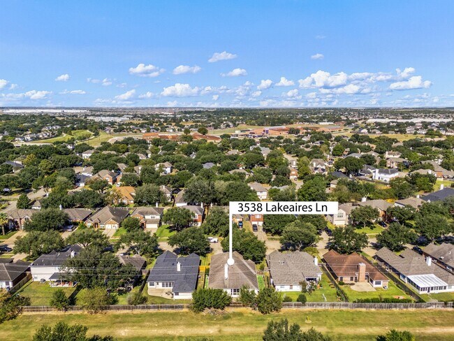 Building Photo - 3538 Lakeaires Ln