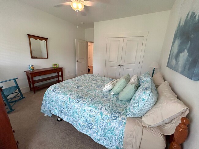 Building Photo - Beautifully appointed furnished 4 bedroom ...