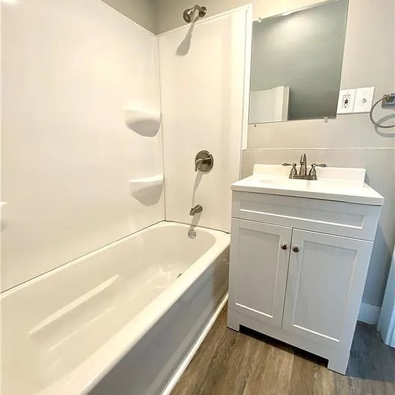 Building Photo - 100 E 3rd St