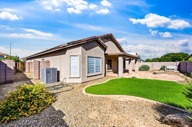 Building Photo - 15749 W Ventura St