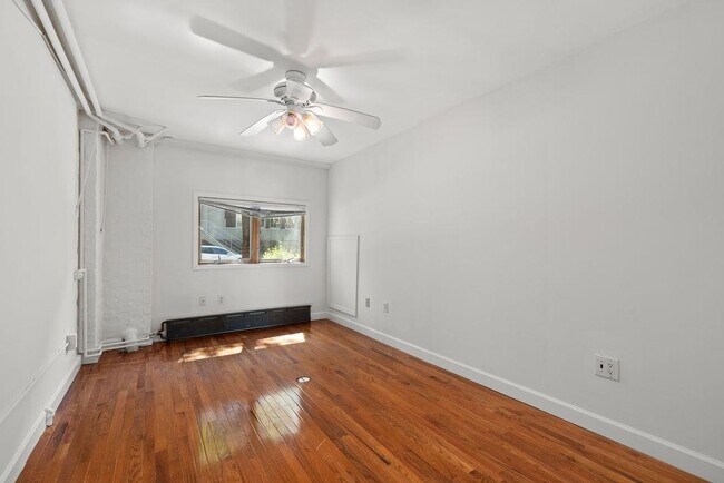 Building Photo - 114 56th St