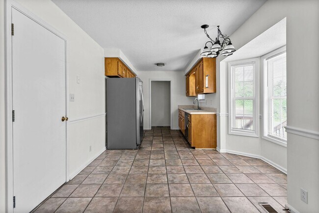 Building Photo - 409 Sandburg Dr