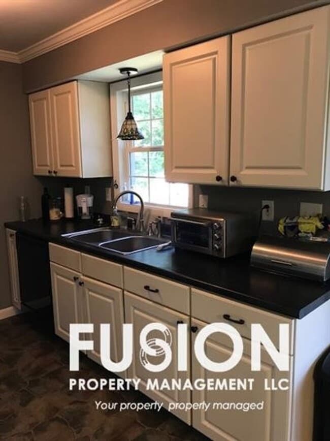 Building Photo - Spacious 3-Bedroom Home with POOL, Garage & Fenced Yard – New North End