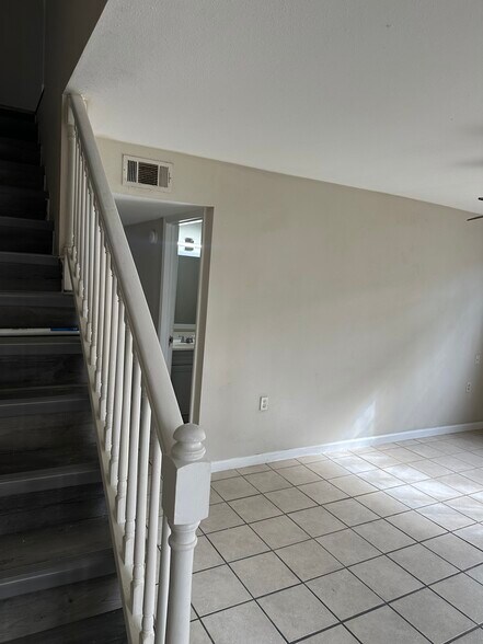 Building Photo - 3605 Jupiter Dr