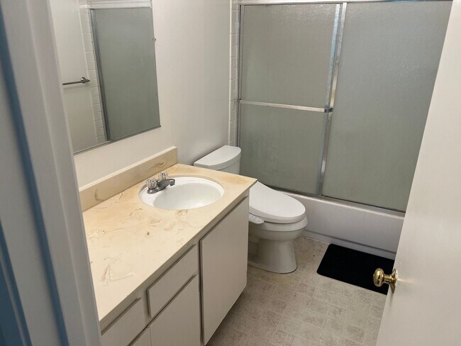 Building Photo - Sunny 1 bed 1 bath Condo in Santa Clara. L...