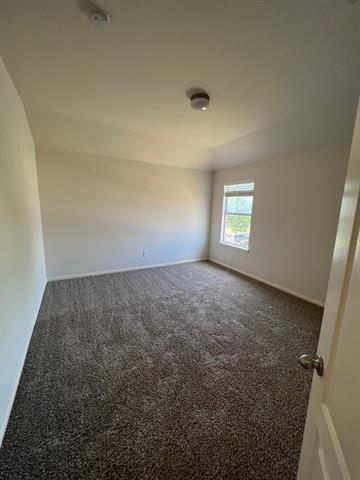 Building Photo - 2000 Meadow Park Dr