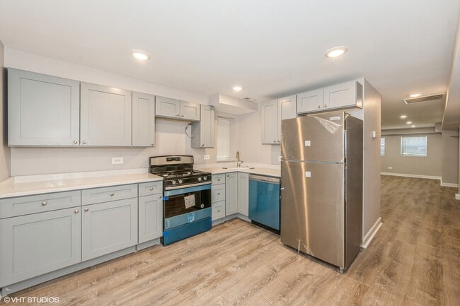 Building Photo - 2626 N Ridgeway Ave