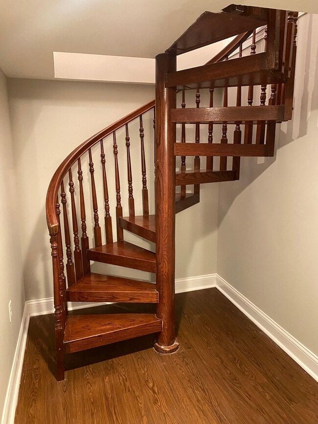 Building Photo - Renovated Home in the Grove for Rent!