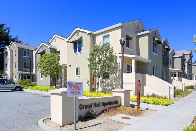 Primary Photo - Grand Oak Apartments