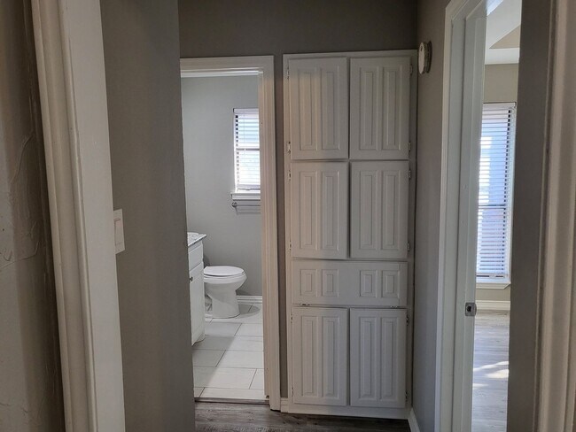 Building Photo - Charming 3bd 2 bth