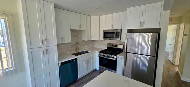 Building Photo - Upstairs 2 bedroom 1 bath apartment in PB, 4 blocks from ocean