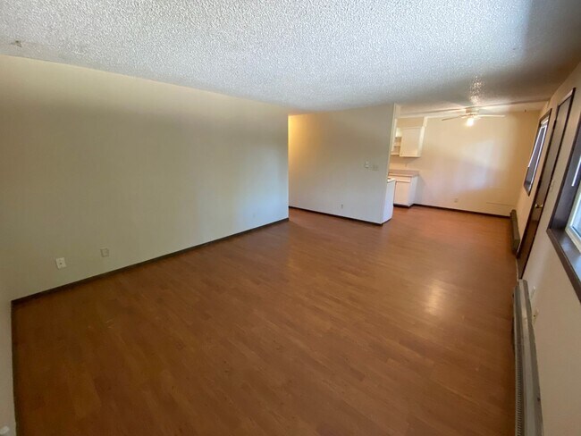 Building Photo - 111 W 12th Ave