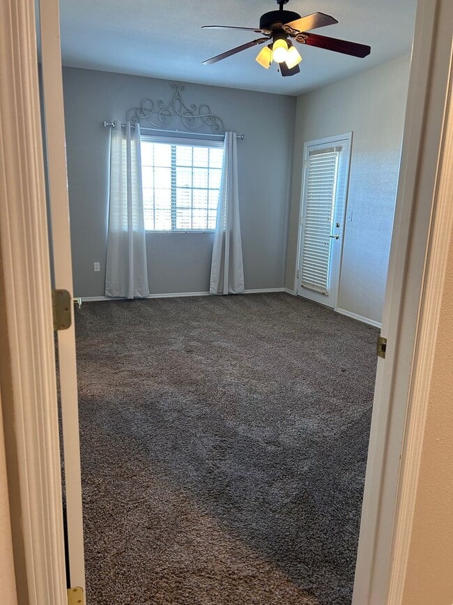 Building Photo - Long term - unfurnished ground floor condo