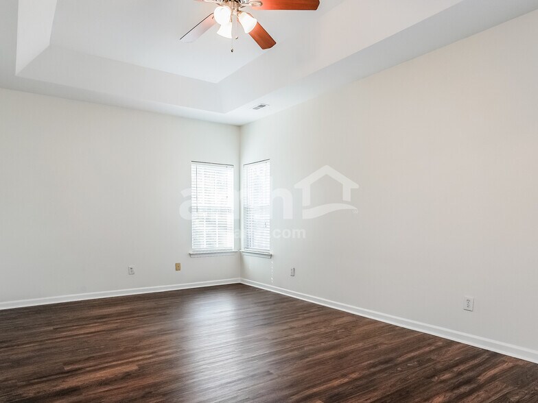 Building Photo - 5300 Logos Ct