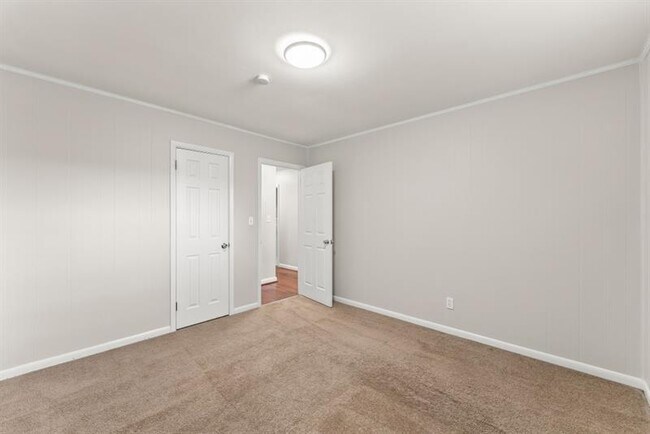 Building Photo - 2352 Elmwood Cir SE