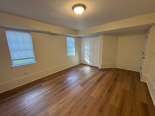 Building Photo - 3 Bed 3 Bath Garage Apartment Home