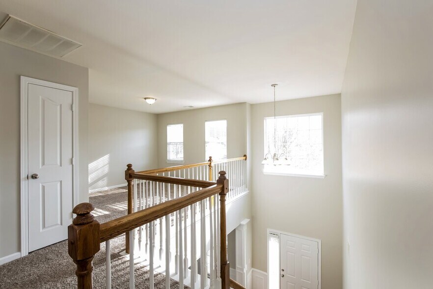 Building Photo - 2713 Forest Grove Ct