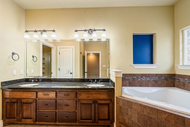 Building Photo - 302 Ceniza Ridge Dr