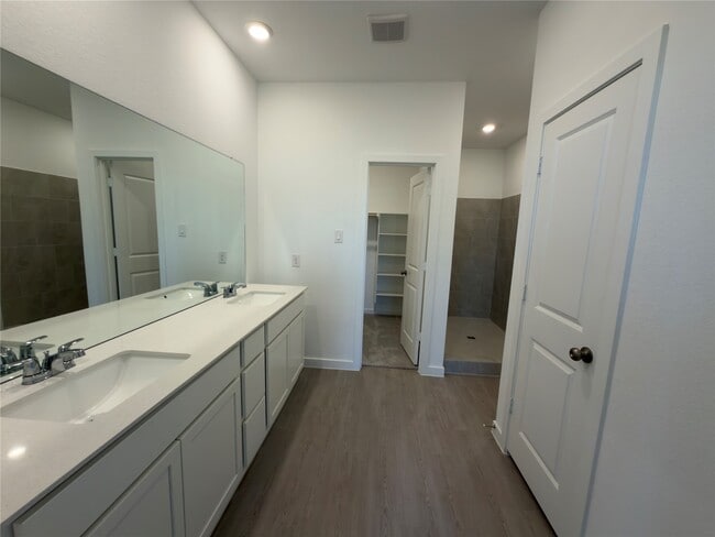 Building Photo - 7919 Evening Emerald Dr