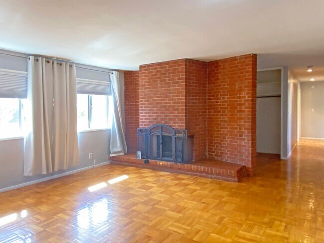 Building Photo - Charming Single Level 3 Bedroom in Adair V...