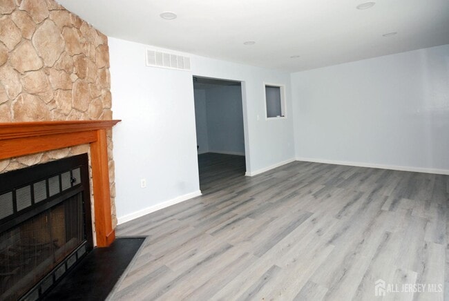 Building Photo - 13 Tiger Lilly Ct