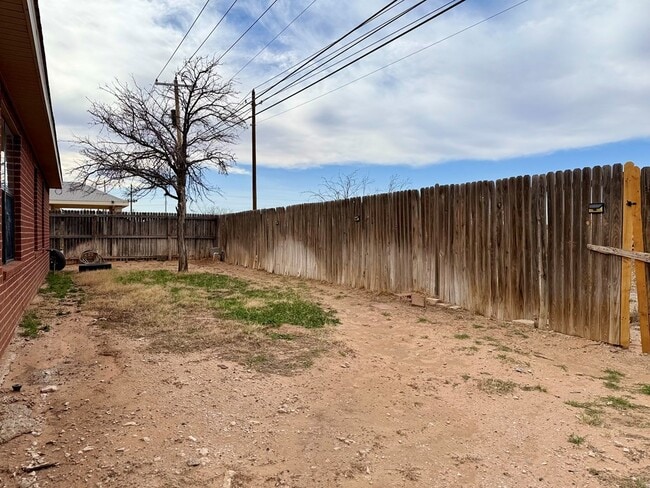 Building Photo - 3941 Esmond Dr