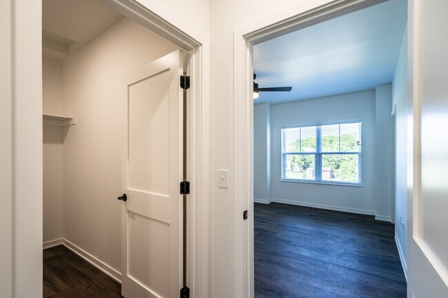 Building Photo - 1920 Edwards St