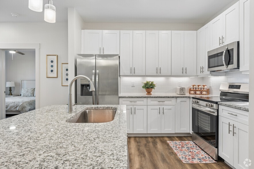 2BR, 2BA - 1,305SF - Kitchen - Abri At West Iris