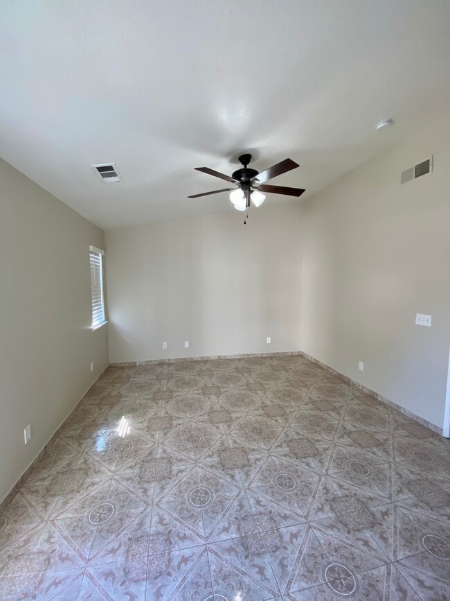 Building Photo - 2095 W Merritt Ave