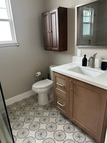 Building Photo - 16656 Ross Ln