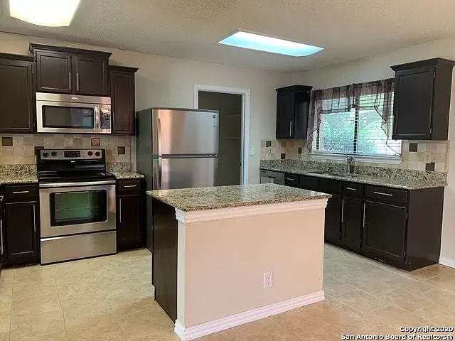 Building Photo - 7819 Sandpiper Park Dr