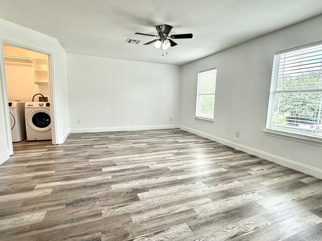 Building Photo - 529 W Metcalfe St