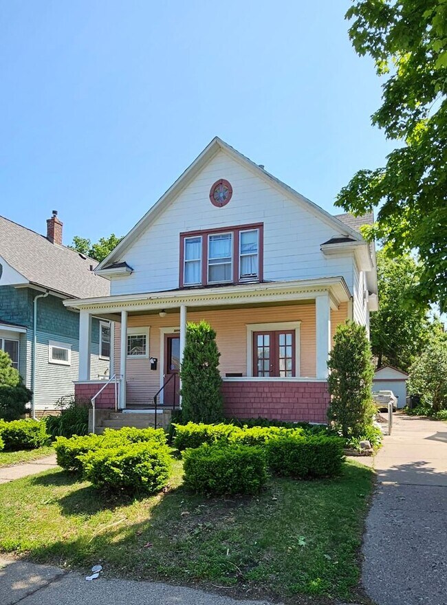 Primary Photo - The Place to Be