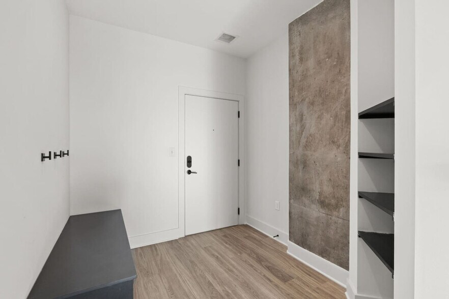 Building Photo - 605 N 12th St