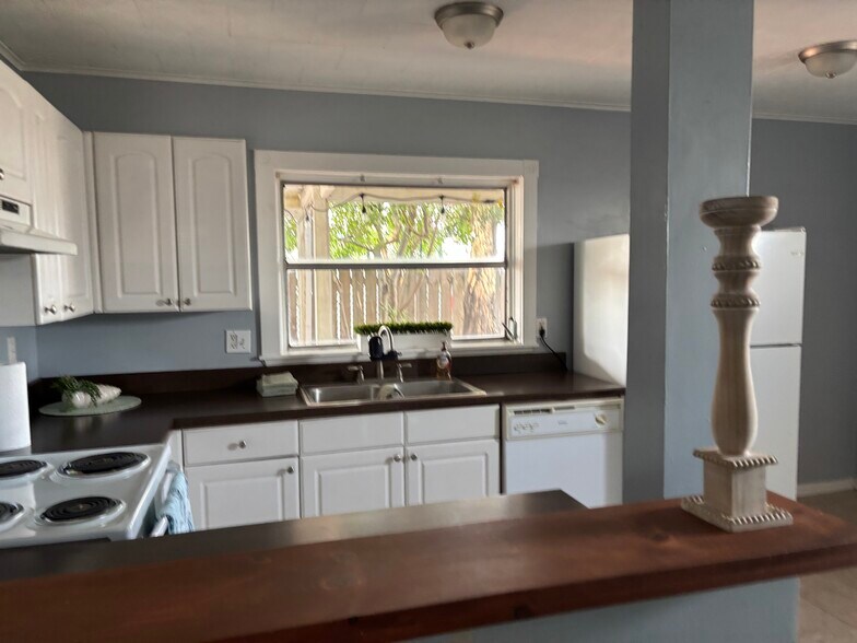 Bright Kitchen - 931 Florida Ave