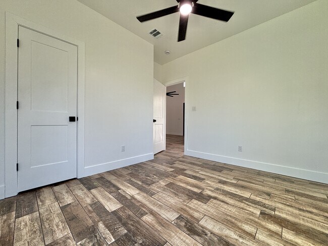 Building Photo - 227 Canyon Springs Dr