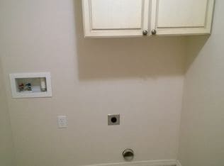 Building Photo - Boise, 3Bd/2Bth/3Car, 1554Sqft, Dishwasher, Washer and Dryer Hook up, Fenced, Community Park and ...