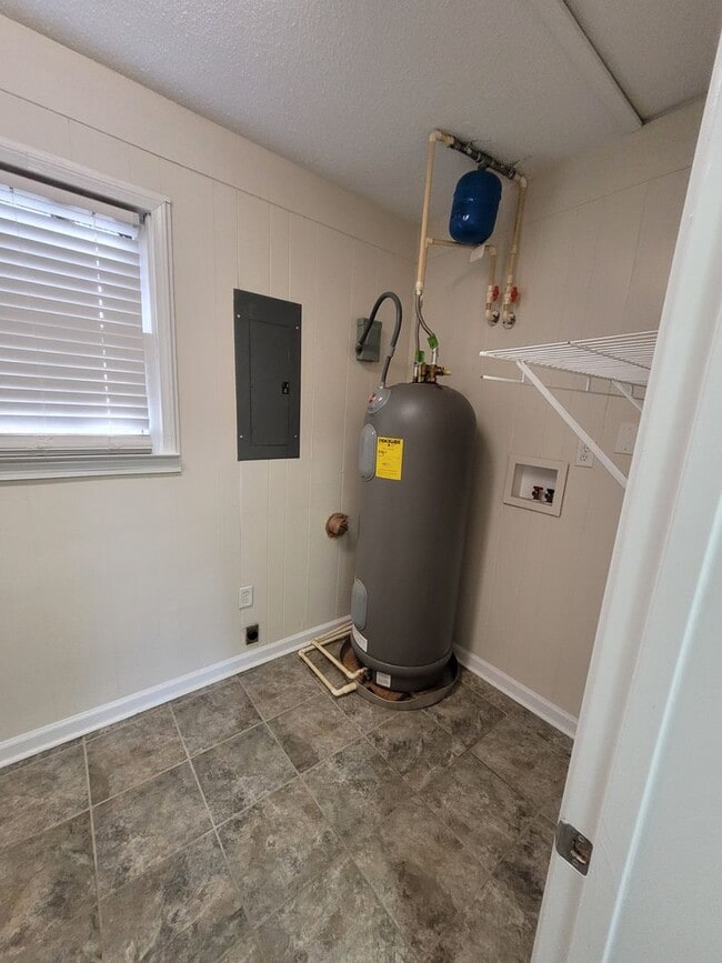 Building Photo - 492 Briarwood Ln