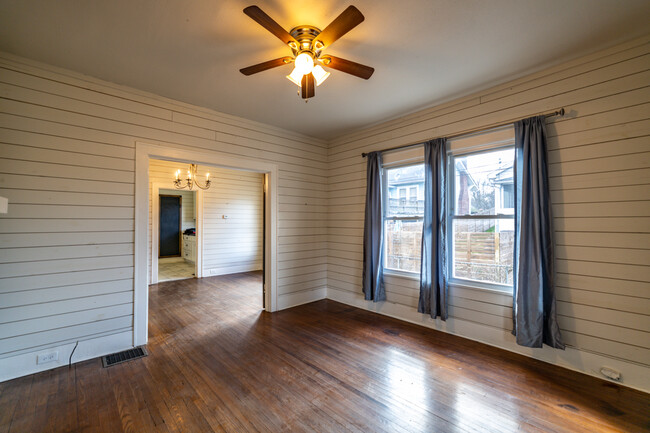 Building Photo - 708 E Woodland Ave