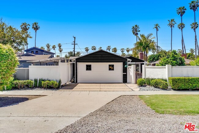Building Photo - 8176 La Jolla Shores Dr