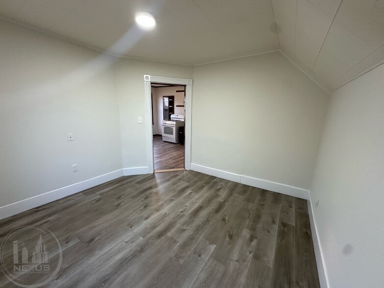 Building Photo - 73 Esther St