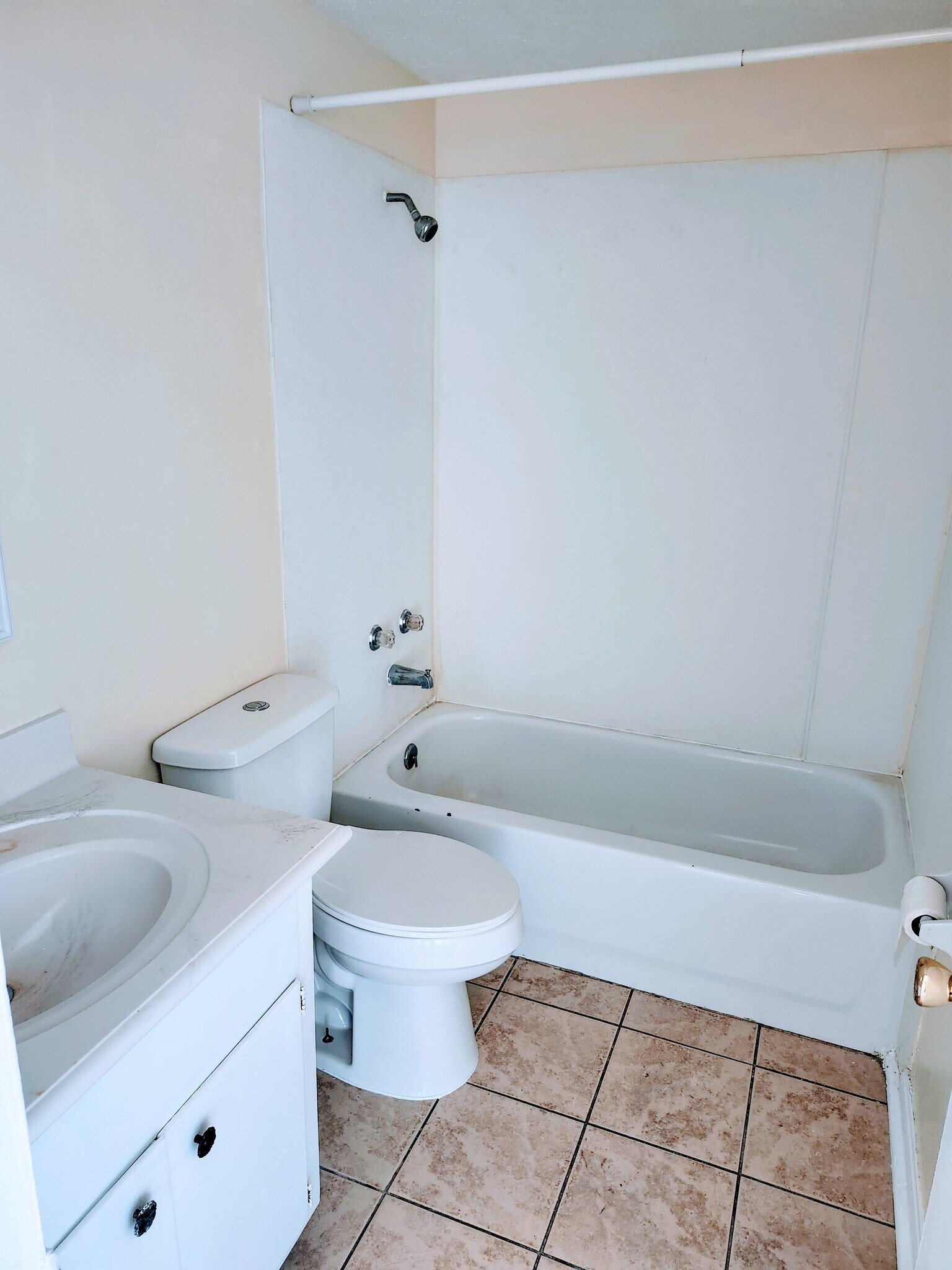 Bathroom - 2701 beech st #a