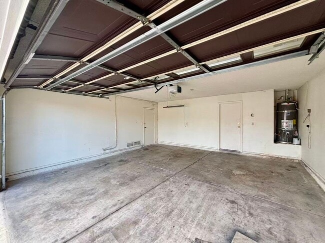 Building Photo - Beautiful one-story single-family home