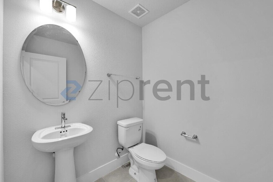 Building Photo - Unit